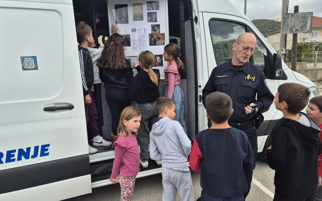 U PŠ VRSINE ODRŽANO PREDAVANJE “PROMET- SIGURNO OD KUĆE DO ŠKOLE”
